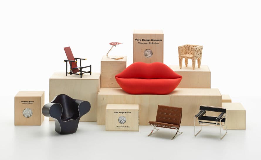 Miniature La Mamma Chair