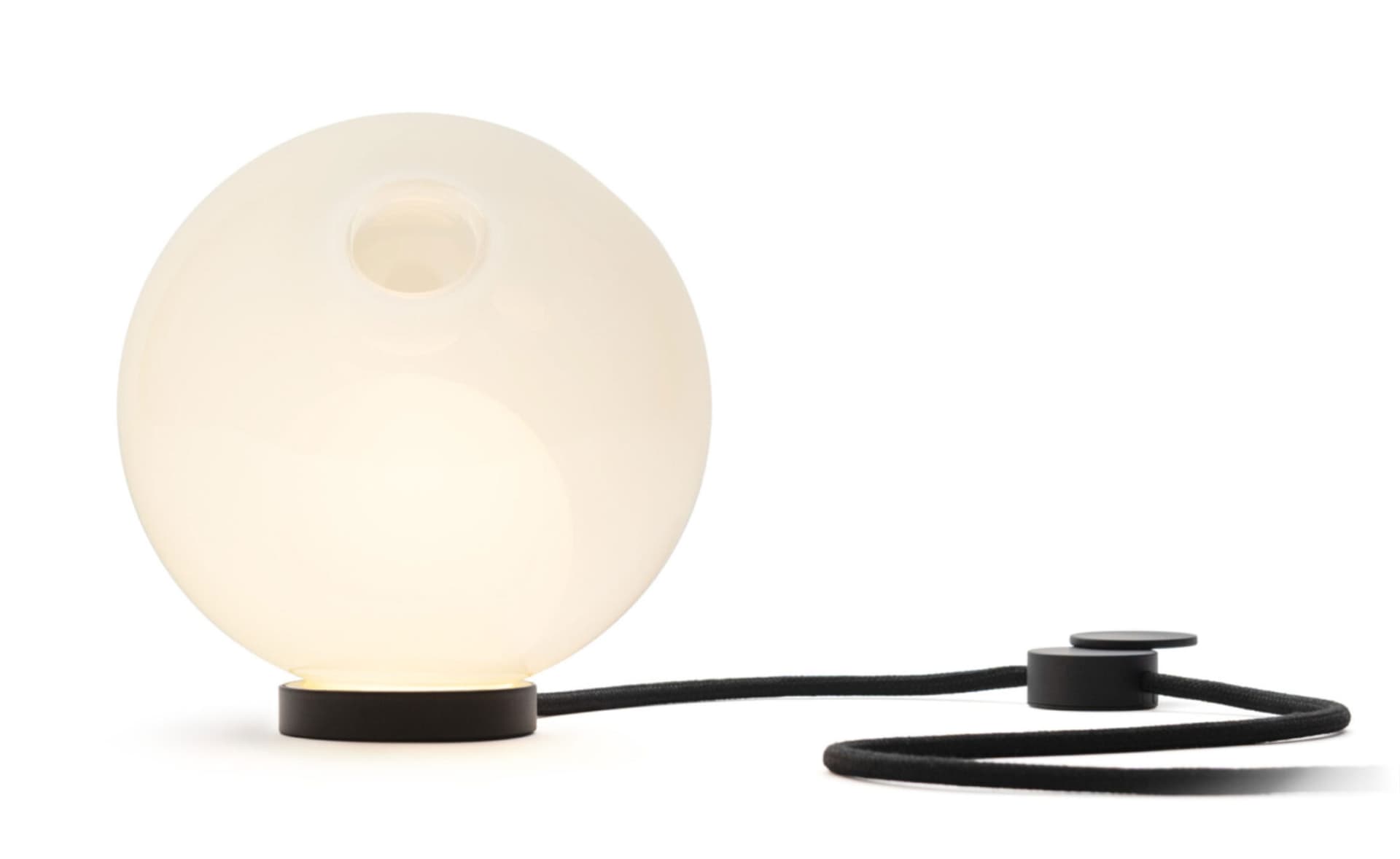 Bocci 28t Table Lamp / LED - 2700K / black / opaque white 2