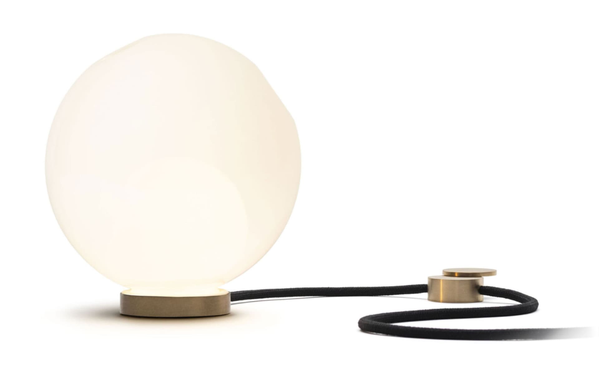 Bocci 28t Table Lamp / LED - 3000K / brass / opaque white 1
