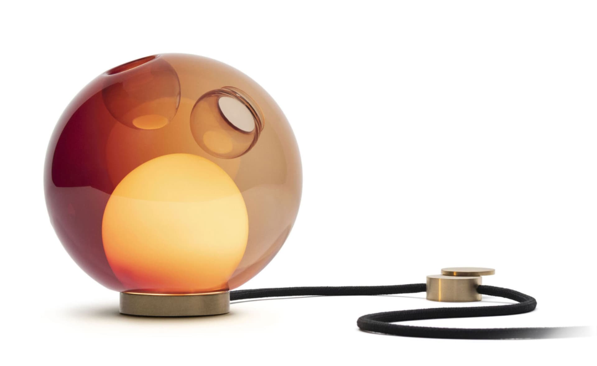Bocci 28t Table Lamp / LED - 3000K / brass / translucent red 1