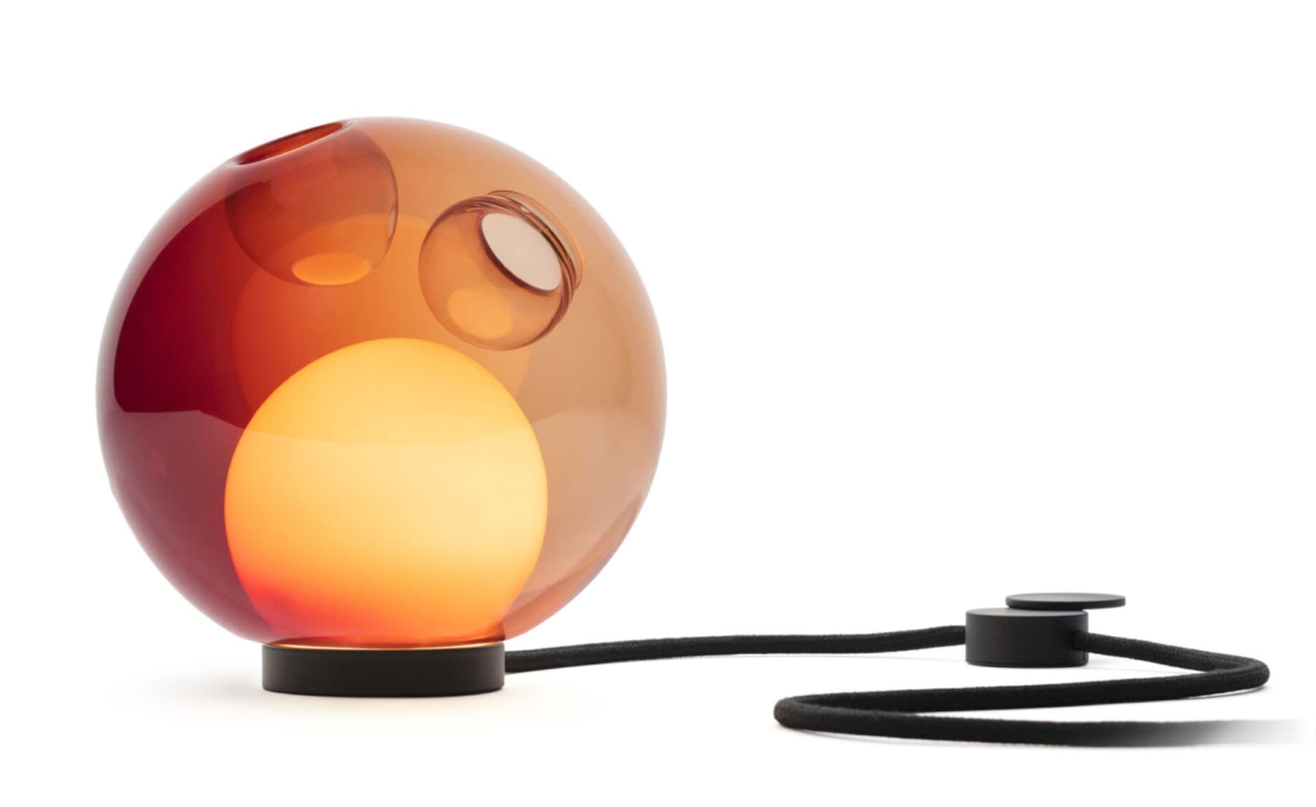 Bocci 28t Table Lamp / LED - 3000K / black / translucent red 1